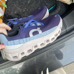 women’s OnCloud Monstratus